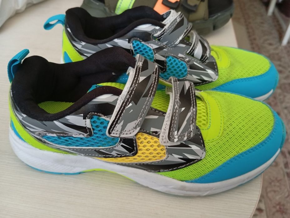 Летние кроссовки 34 размера