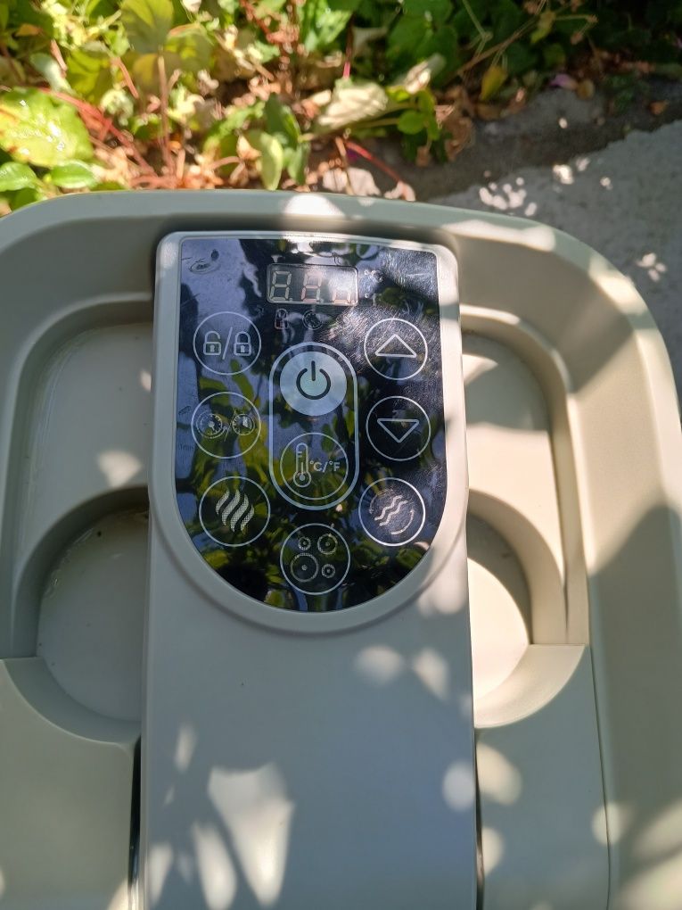 De vânzare piscina cu jakuzi