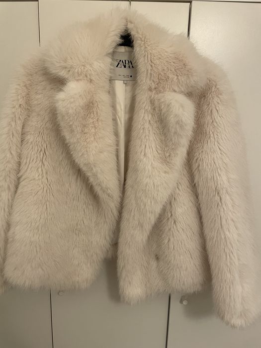 Blanită albă Zara, din colectia trecută.