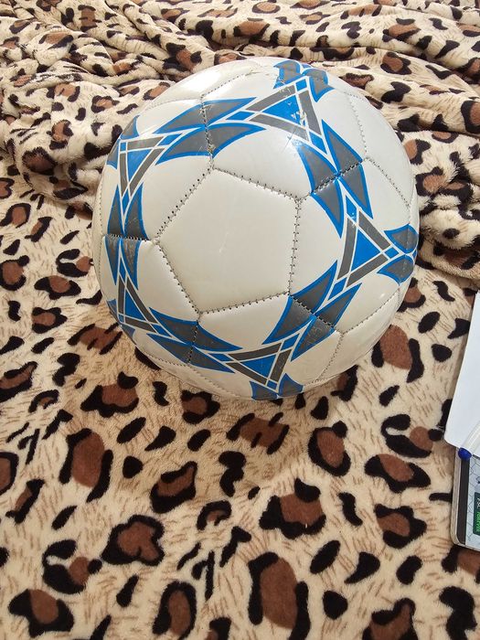 Minge de fotbal e buna eu am dat 35 lei pe i