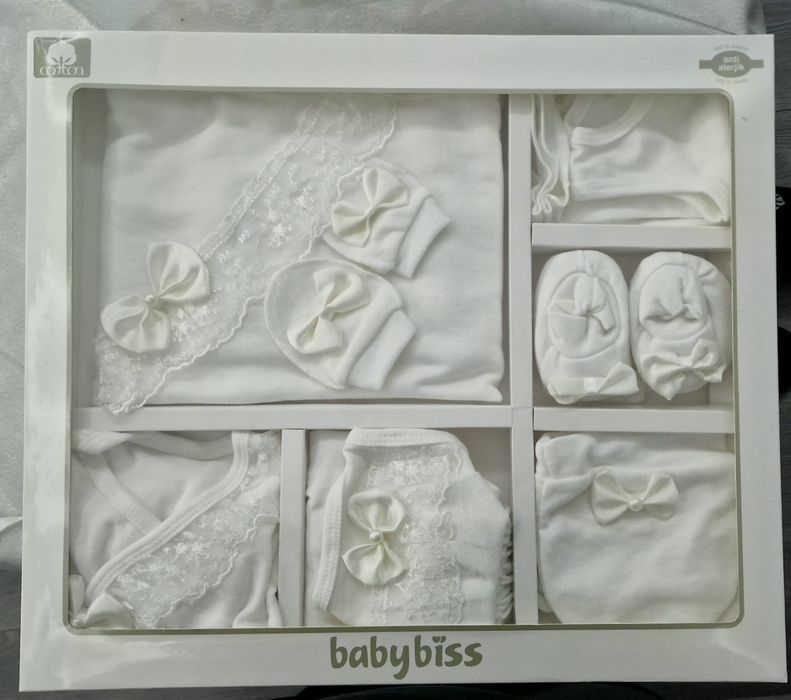 Комплект за изписване новородено бебе  11 части