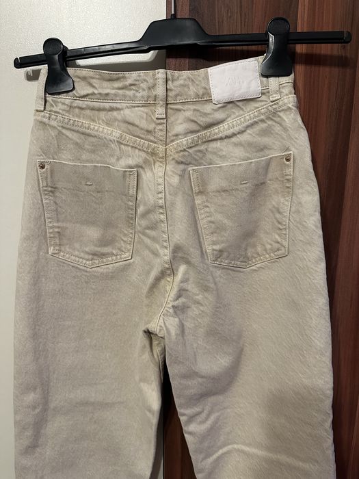 Пясъчен цвят дънки Zara