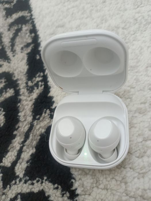 Наушник б у в рабочем состояний