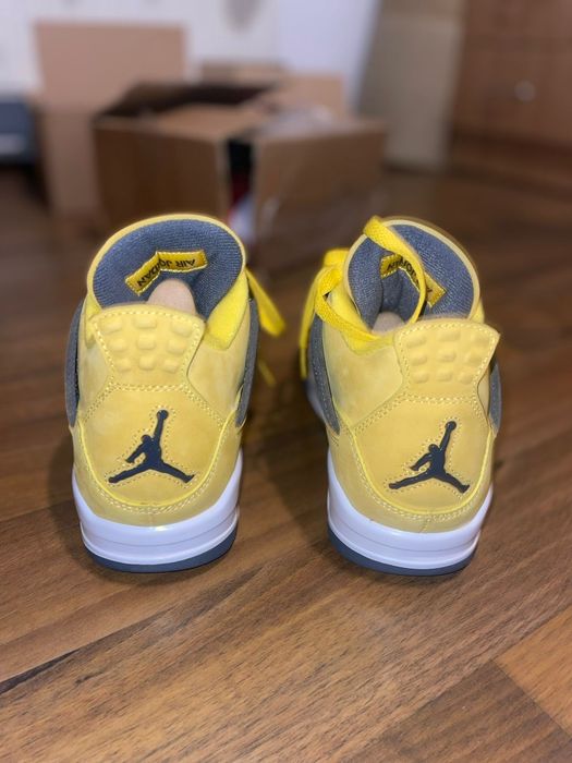 Jordan 4 Taxi noi