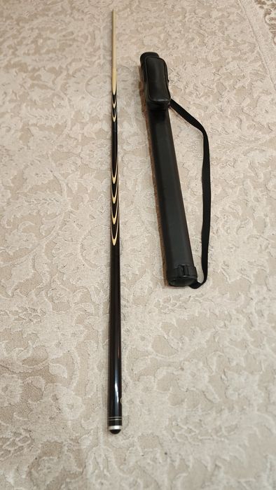 Продаётся бильярдный кий в отличном состоянии. Тубус в подарок. Произ