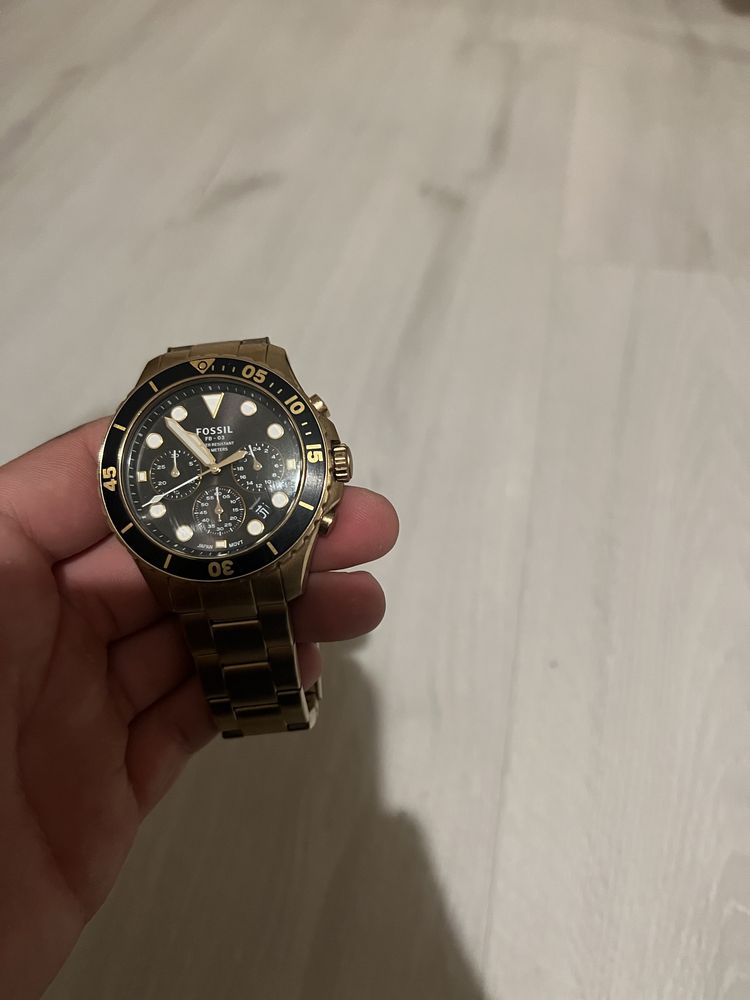 Часовник fossil златист