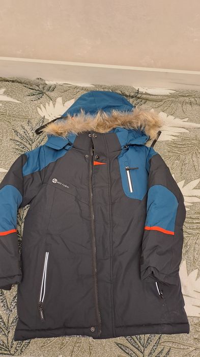 Продам куртку детскую