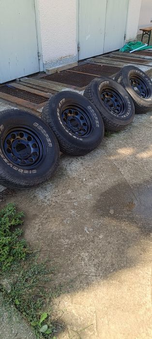 Продават се гуми с джанти от suzuki jimny
