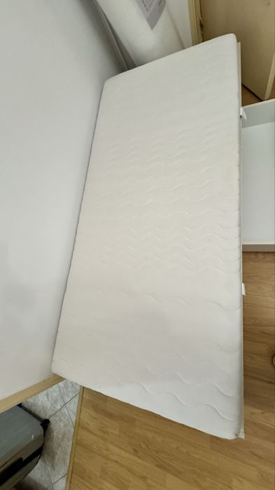 Pat 90x200 cu saltea