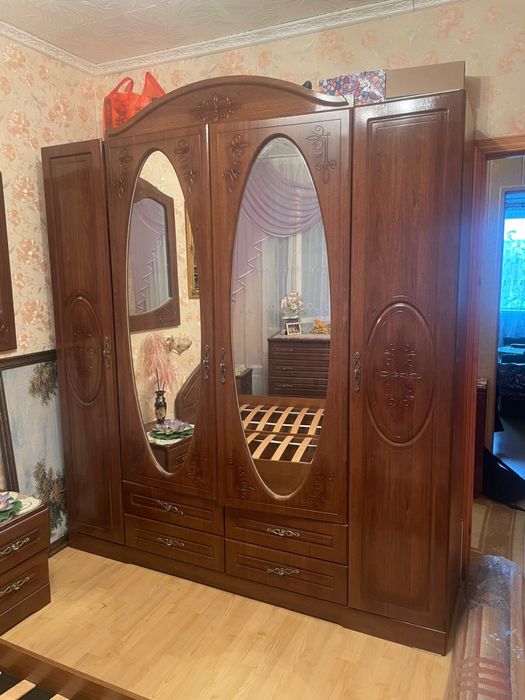 Продаем спальный гарнитур