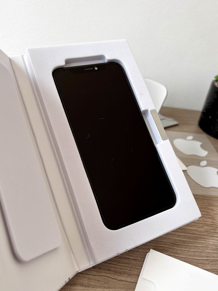 ОРИГИНАЛЕН дисплей за iPhone 11 PRO, ОТЛИЧЕН, свален от телефон!