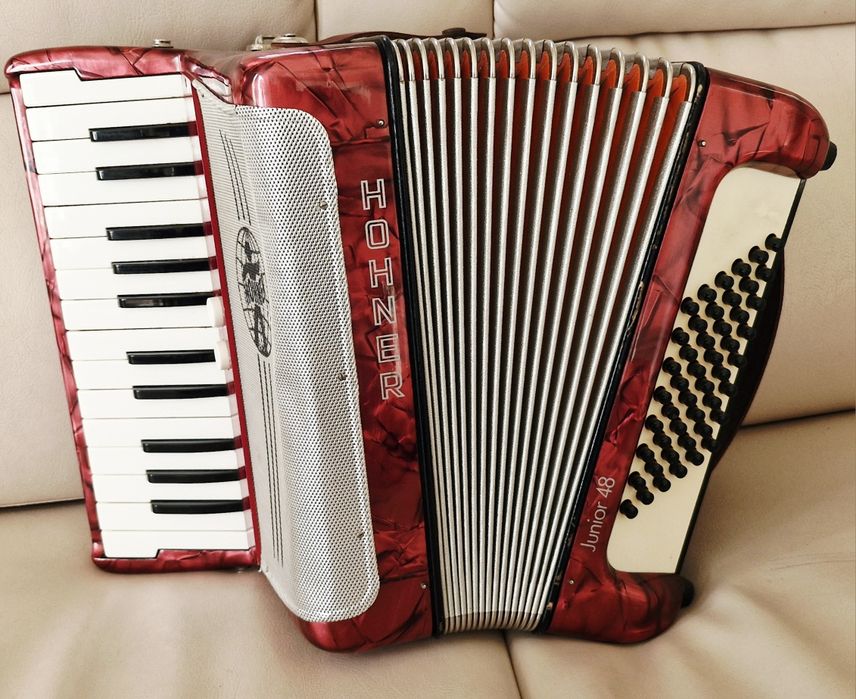Acordeon Hohner cu 48 basi
