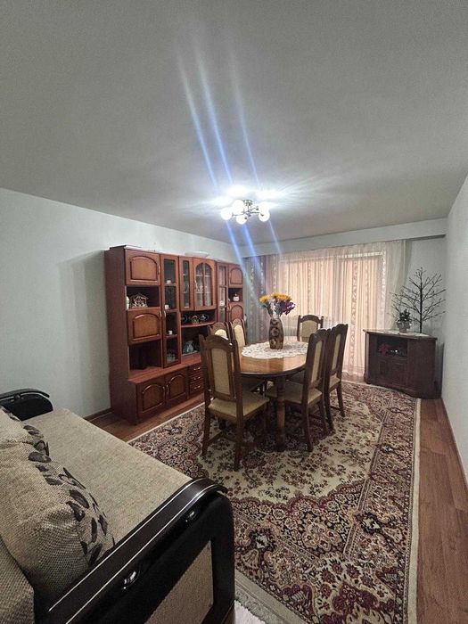 Apartament de 3 camere, decomandat, zona Baza Sportiva "LA TERENURI"