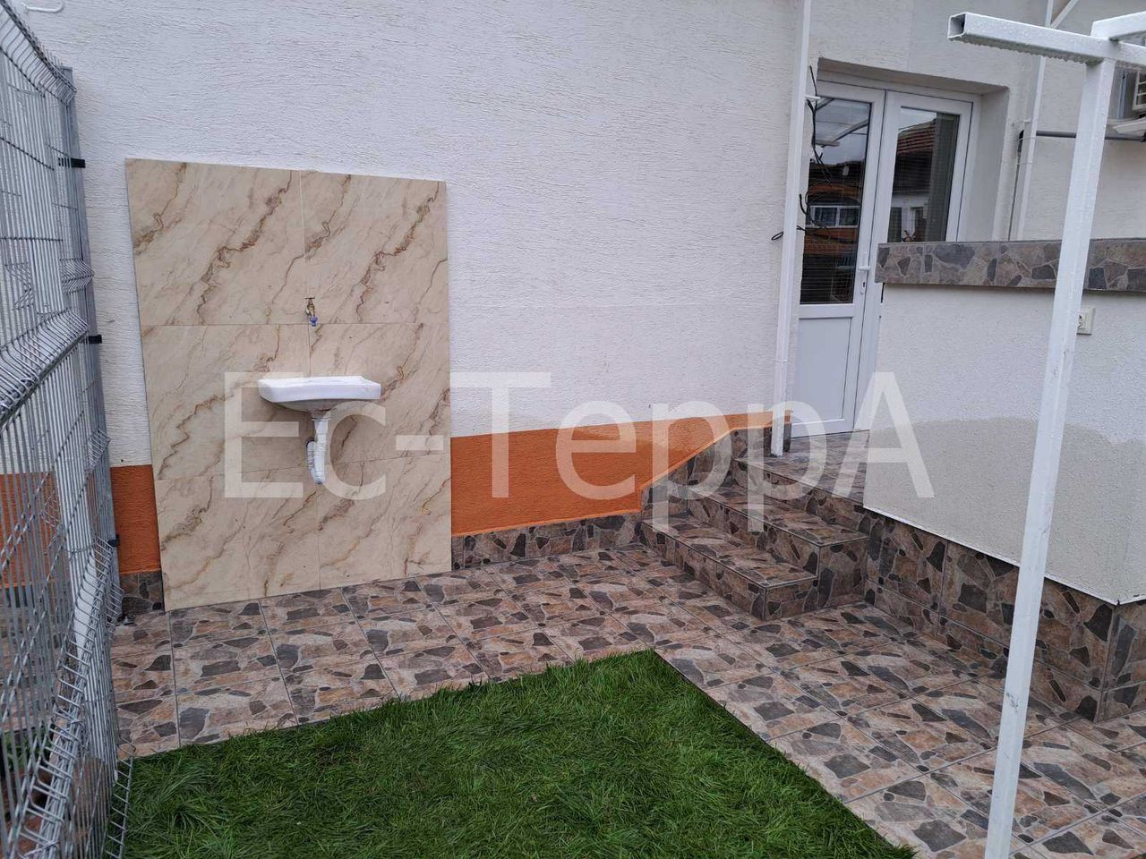 Дава се под наем Къща в с. Лозен, Област София-град - 40 кв.м за 561 € - Снимка #4