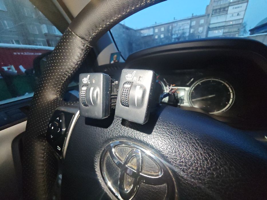 Выключатель подогрева сидений Тойота