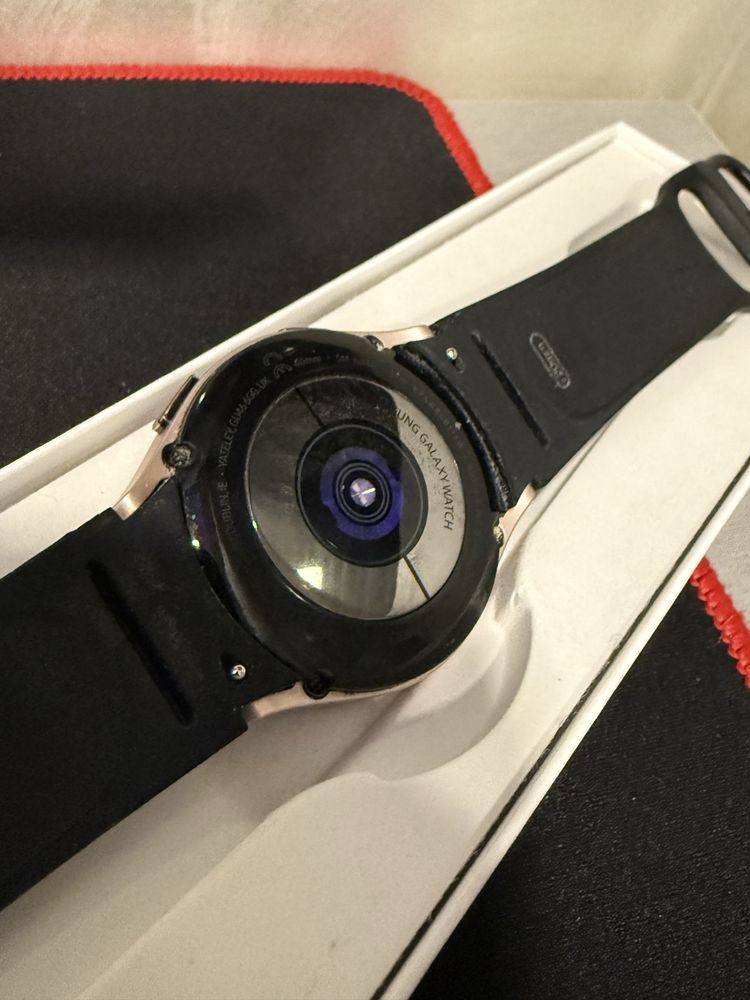 Продавам SAMSUNG Galaxy Watch 4