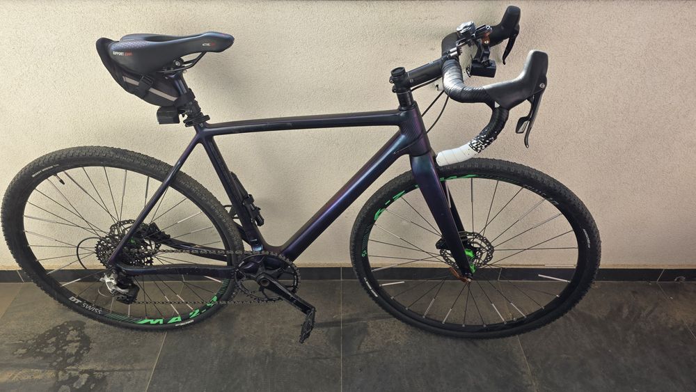 Bicicleta gravel carbon culoare cameleon