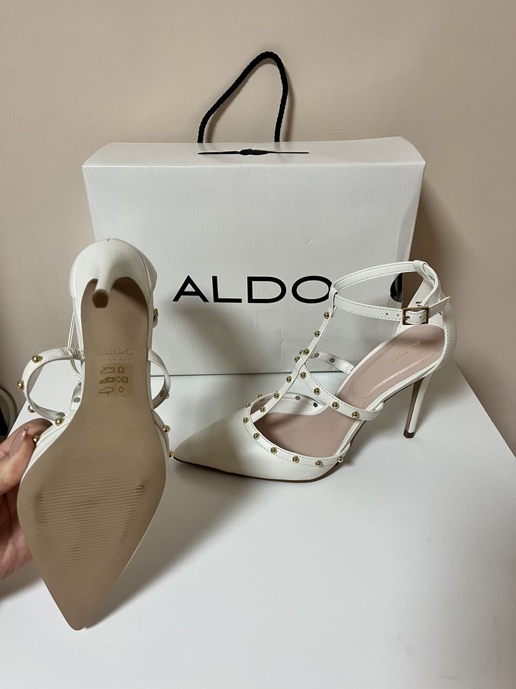 Продавам Оригинални Токчета Aldo в бял цвят с ток