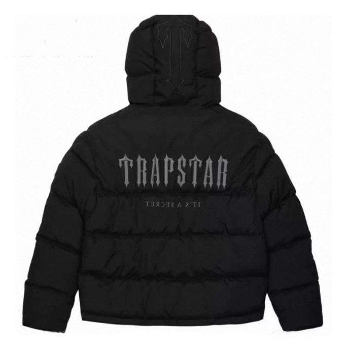 Куртка Trapstar London Puffer Jacket — стиль, который видно издалека.