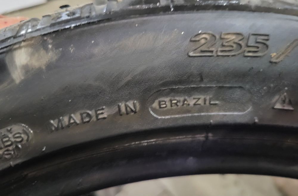 2 Зимни гуми Michelin 235/45/17-60 лева