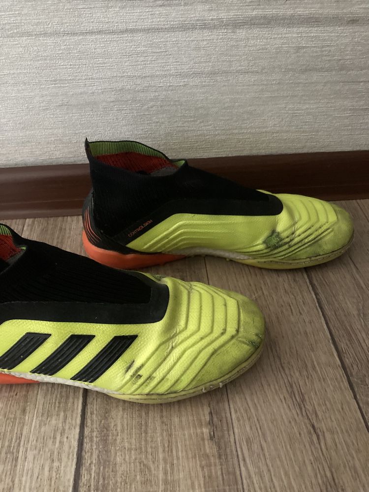 Сороконожки Adidas Predator