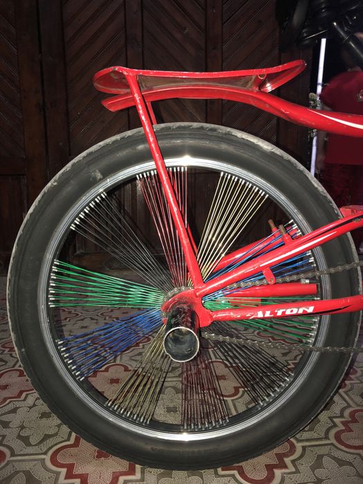 Alton velosiped srochno sotiladi