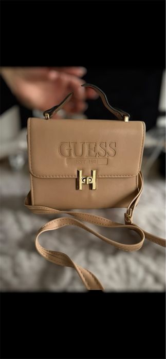 Geanta Guess.