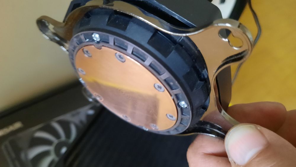 Водно охлаждане Corsair H115i