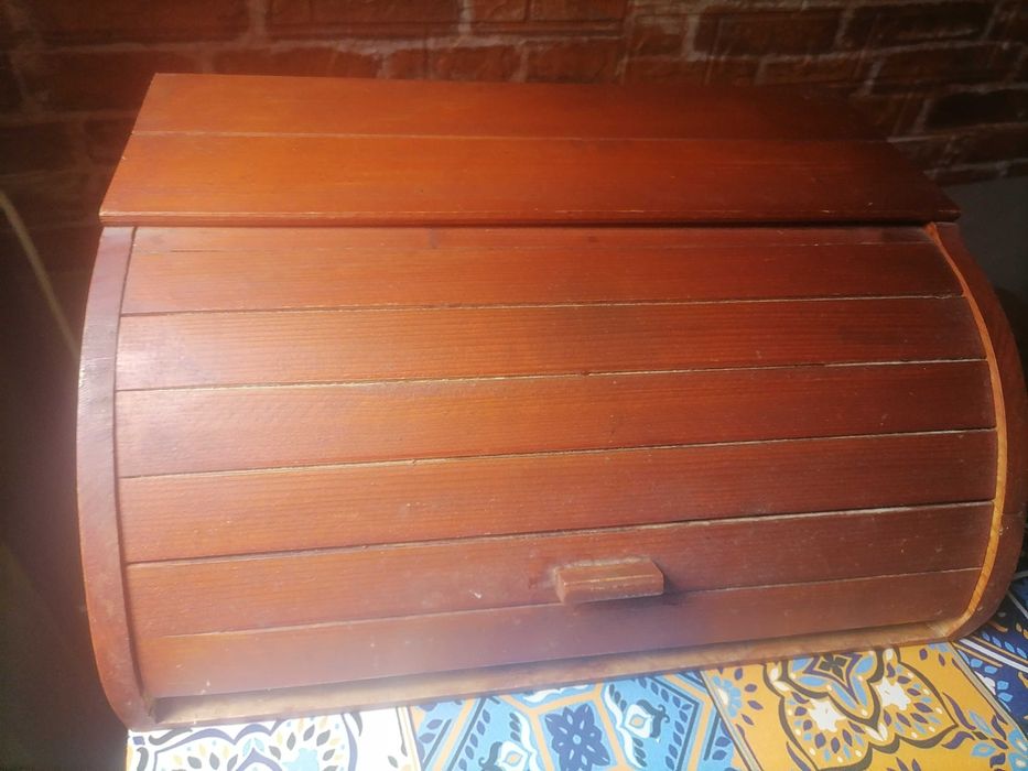 Дървена кутия за хляб