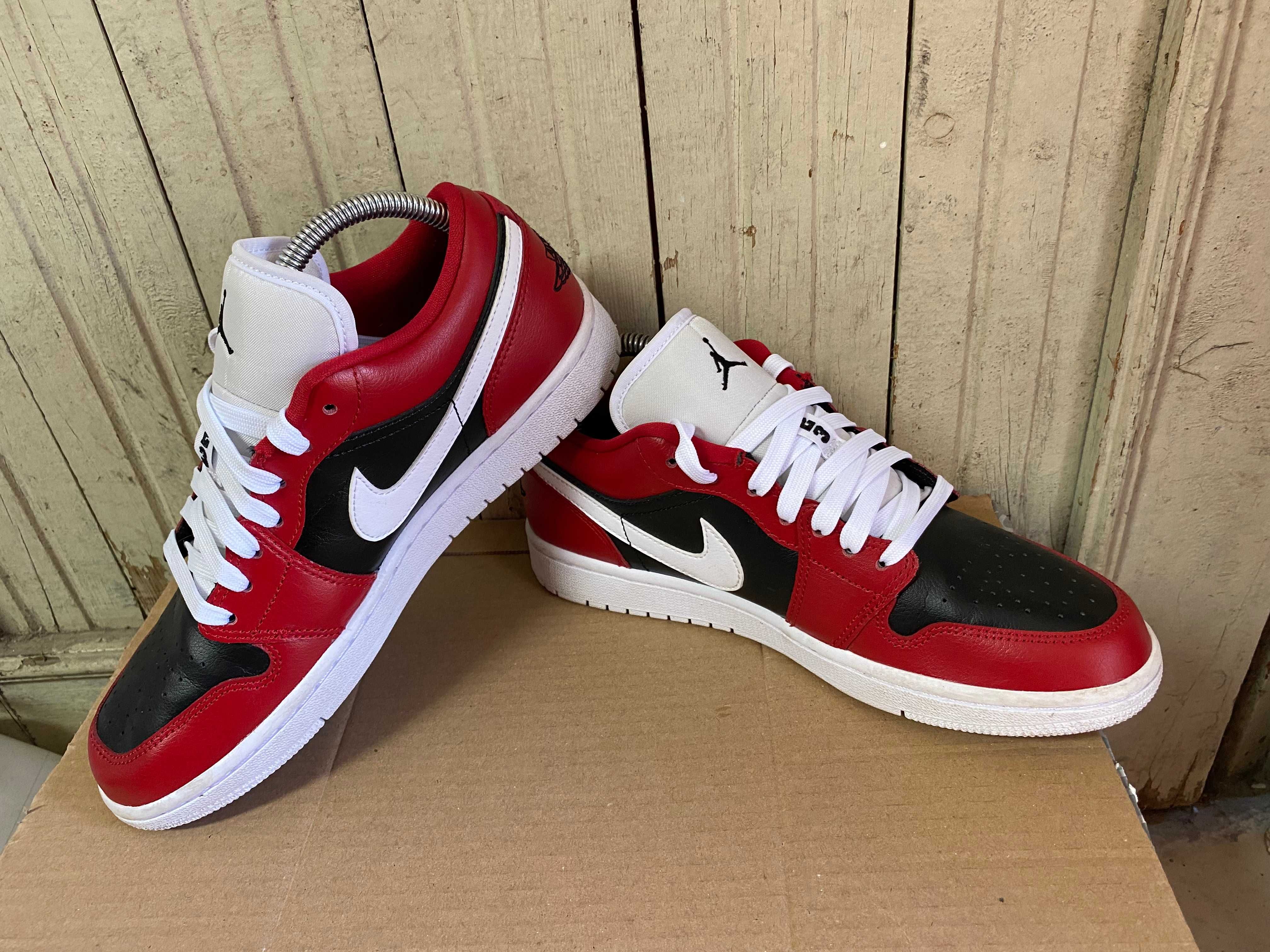 ''Nike Jordan 1 Low Chicago Flip''оригинални маратонки 40.5 номер