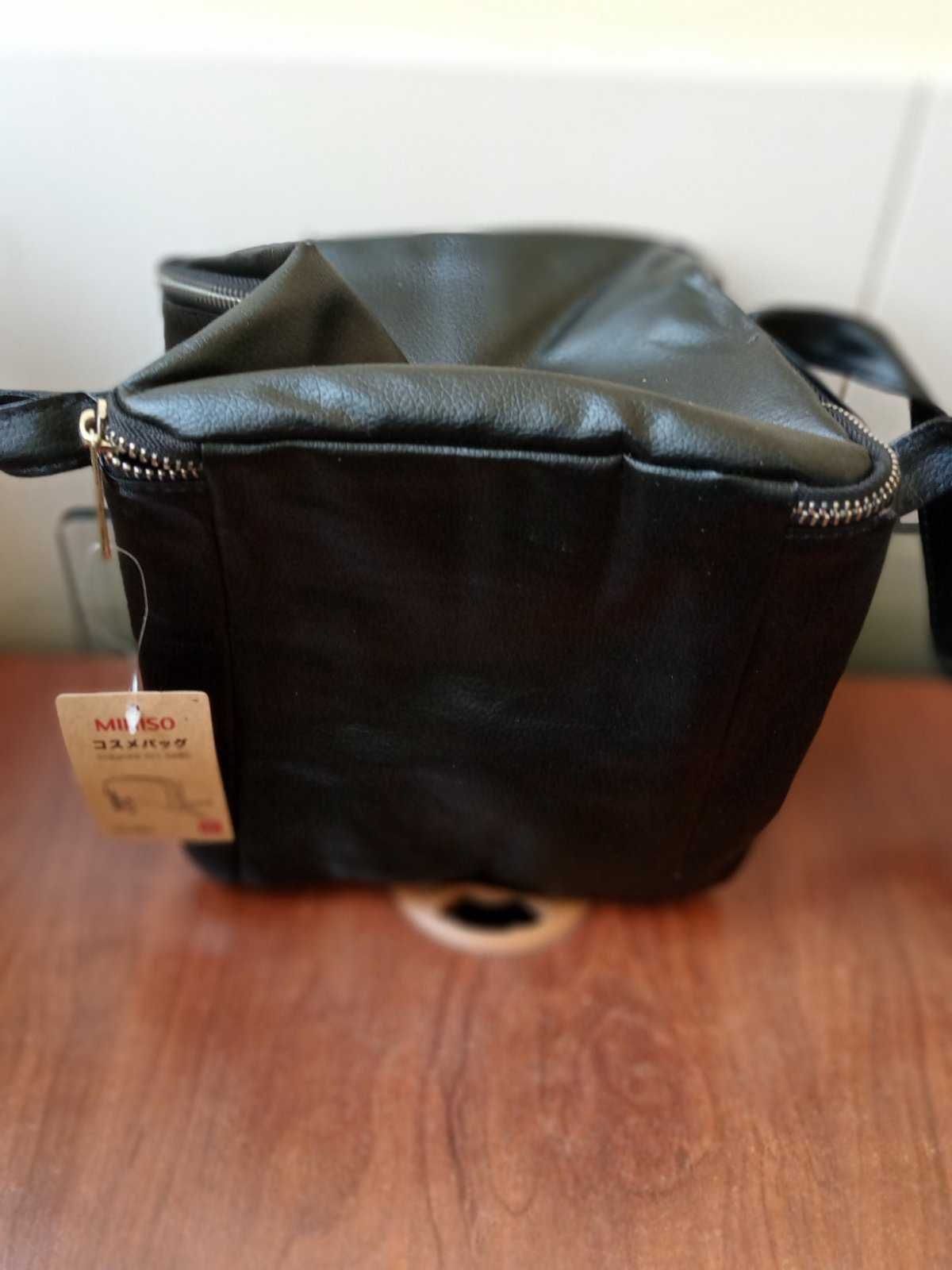 Нова чанта с формата на кубче