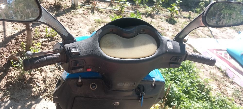 Vând scuter cu acte în regula