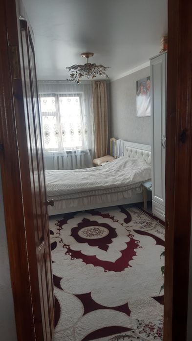 3 комнатная в мкр Самал 5 этаж, за 17млнт