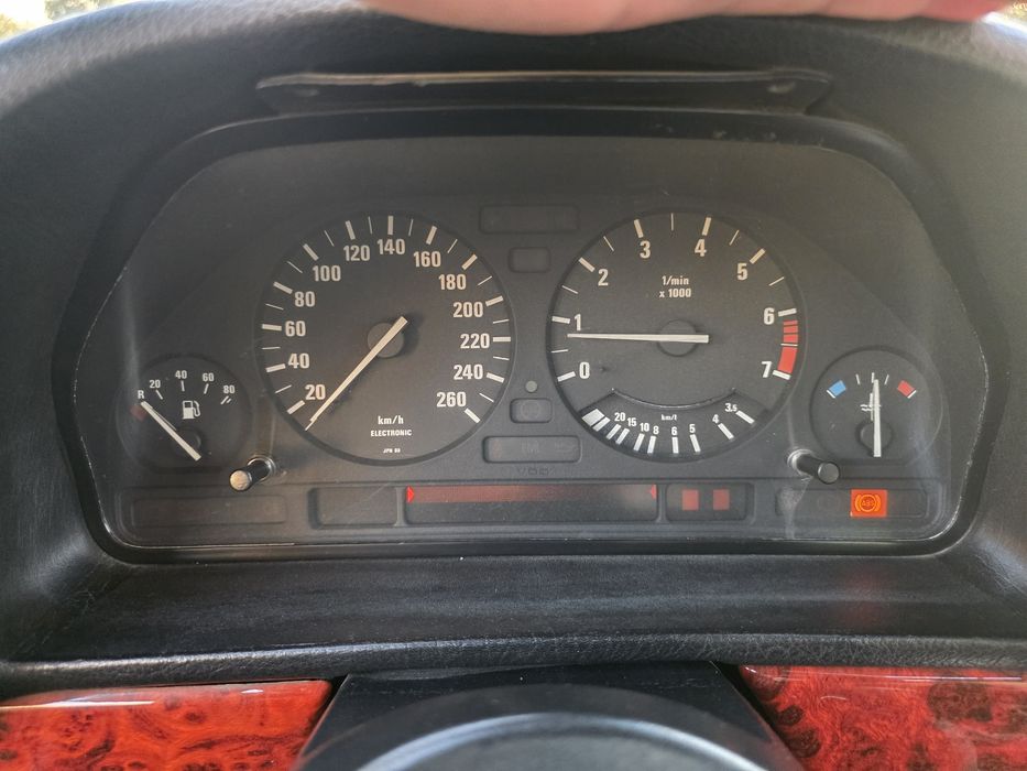 BMW  Е32 сотилади