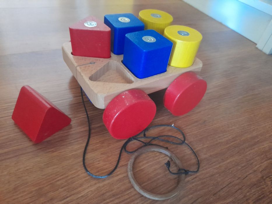 Дървени играчки и пъзели за най-малките