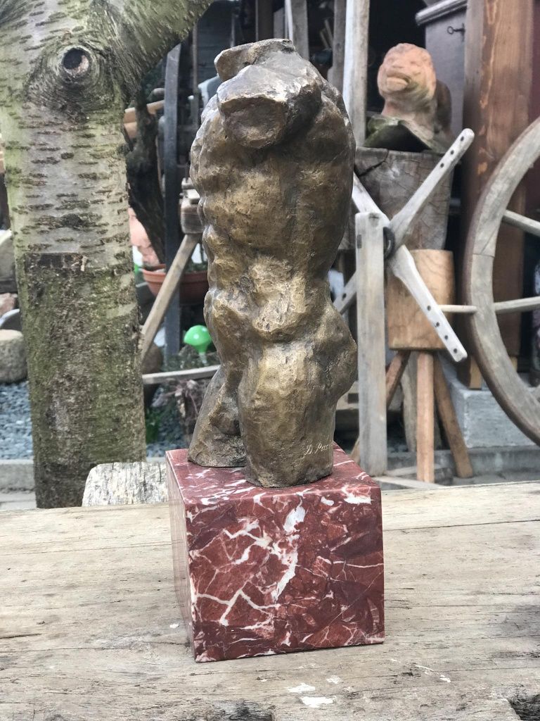 Lucrare in bronz masiv plin,piedestal marmura roșie-Dimitrie Paciurea