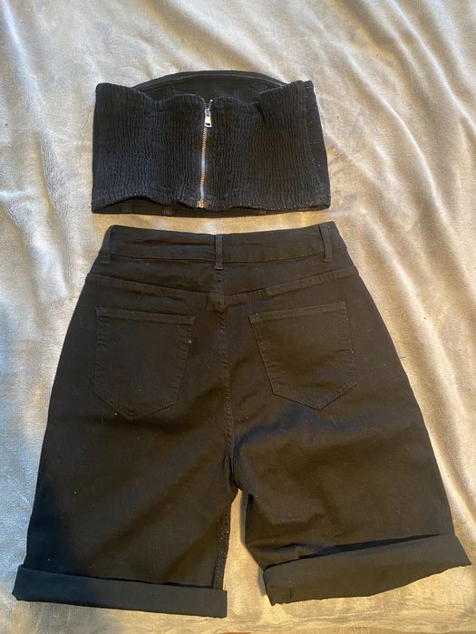 Комплект горно и долно на камъчета. Размера е М