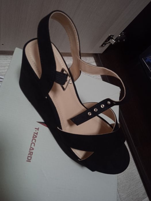 Босоножки женские