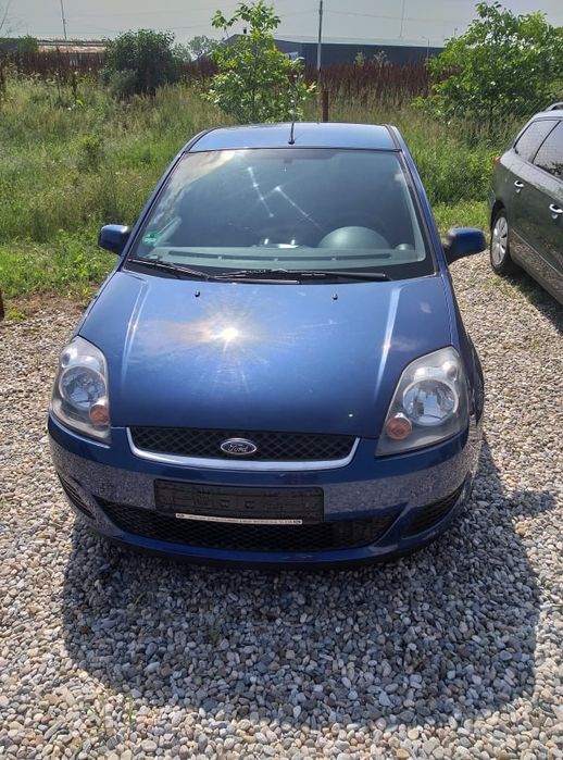 Vând Ford Fiesta