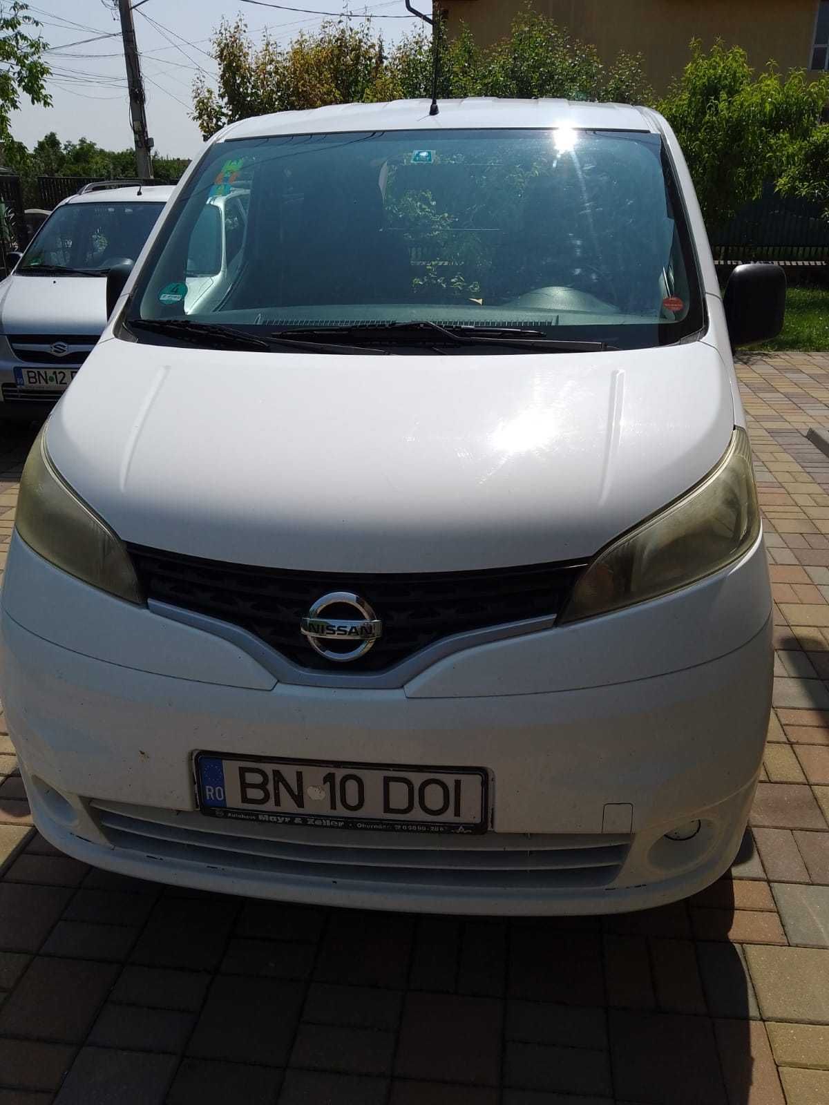Autoutilitara NISSAN NV -200