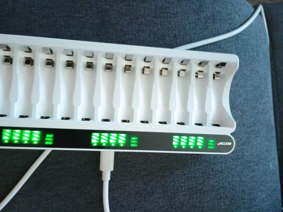 зарядно за батерии АА/ААА