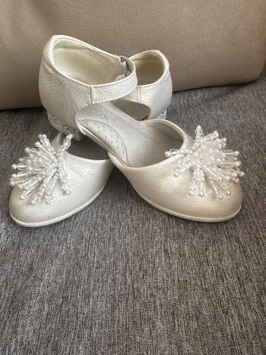 Продам детские туфли