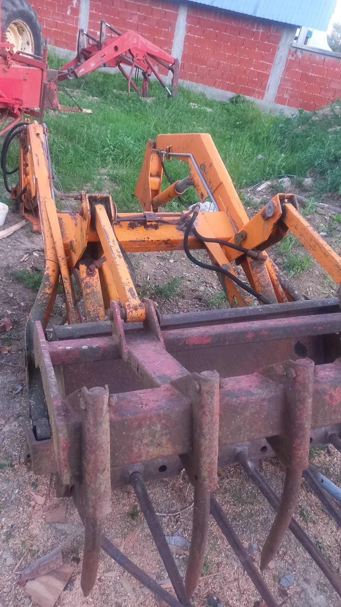 incarcator tractor.4 cilindri.cupa Crocodil