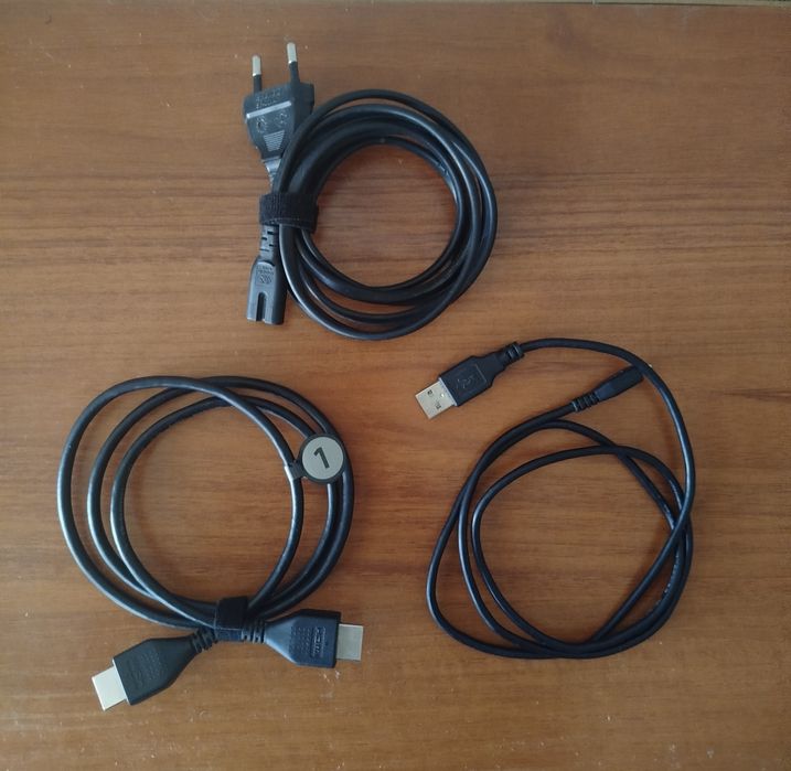 Playstation4 Slim 1TB + 2 игри + стойка + джойстик и кабели