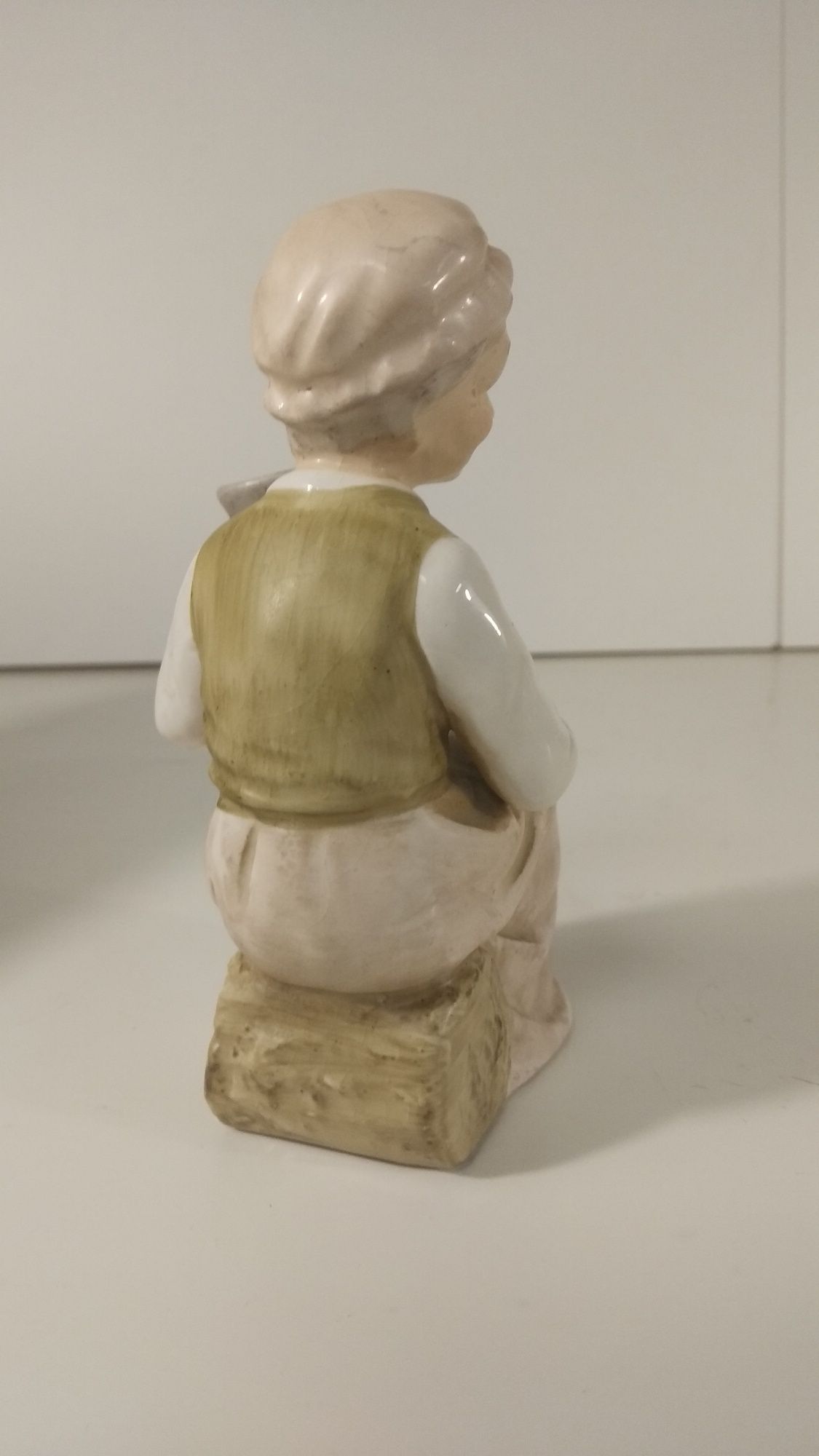 Стара Белгийска керамична статуетка на Баба с стомна (счупена дръжка)