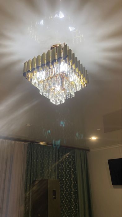 Продаю люстру два