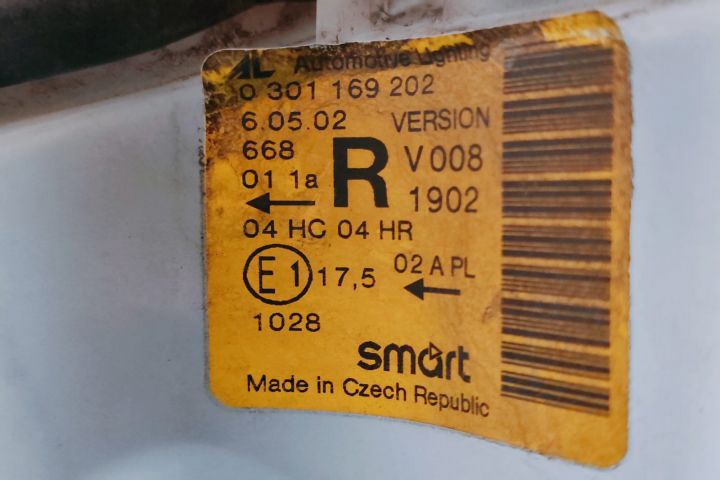 Far dreapta (cleme rupte) 0301169202 Smart Fortwo prima generatie (fa