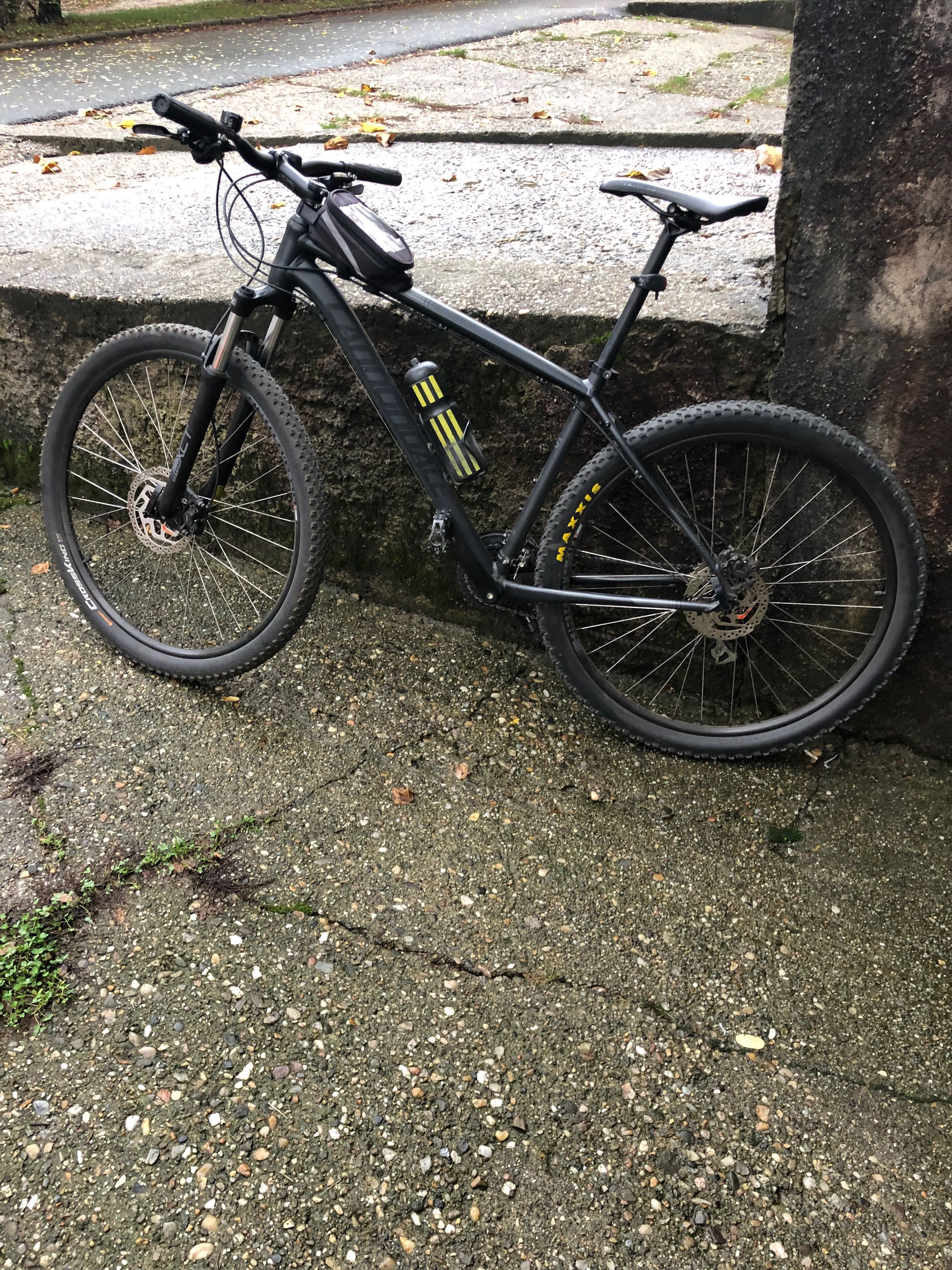 Vand bicicleta cannondale Preț 2300 RON