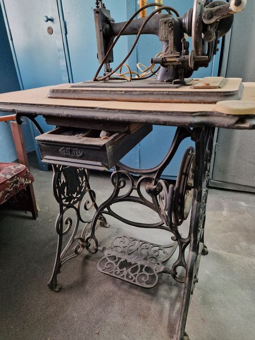 Masina de cusut Germana Biesolt & locke