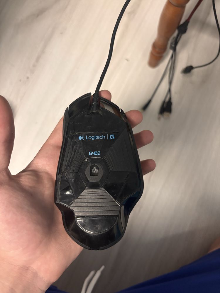 Vand 2 mouseuri de gaming